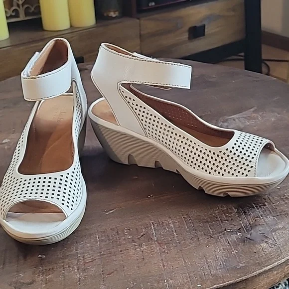 White Clarks Artisan Wedge - Picture 5 of 6
